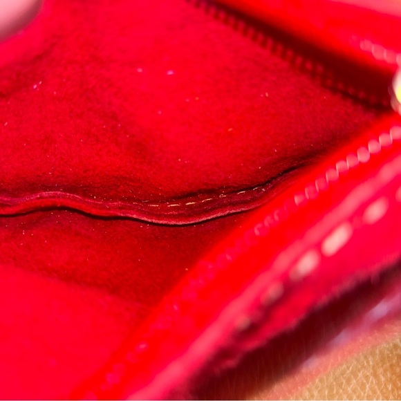 Pebbled Leather Tan Bucket Bag Red Suede Interior w/ attached Suede Cosmetic Bag - Picture 12 of 12